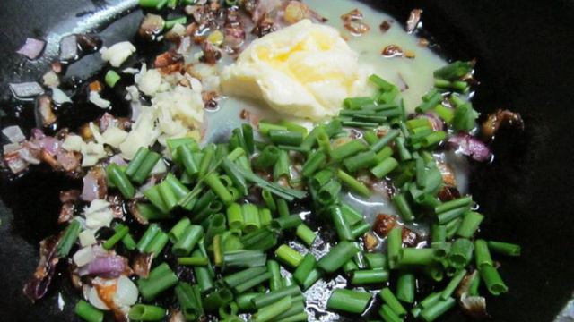 Перловка с луком и орехами