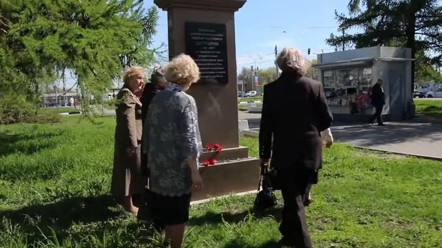 Возложение венков к памятной доске маршала Шестопалова у южного выхода из метро Каширская смотреть онлайн