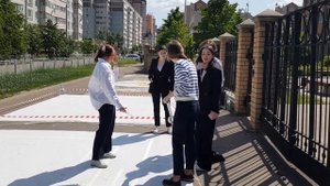 Лицей №177 г Казани Плследний звонок 2023 Подготовка Прощалный риснок на асфальте