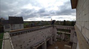 Гараж мечты. Укладываю мауэрлат, раскладываю балки перекрытия.