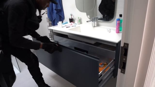 HIDE AND SEEK vs SWAT Team In BETA SQUAD MANSION смотреть онлайн