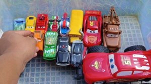 Ищем машинки Disney Pixar на каменистой дороге: Молния Маккуин, Круз Рамирес, Франциско, Шторм