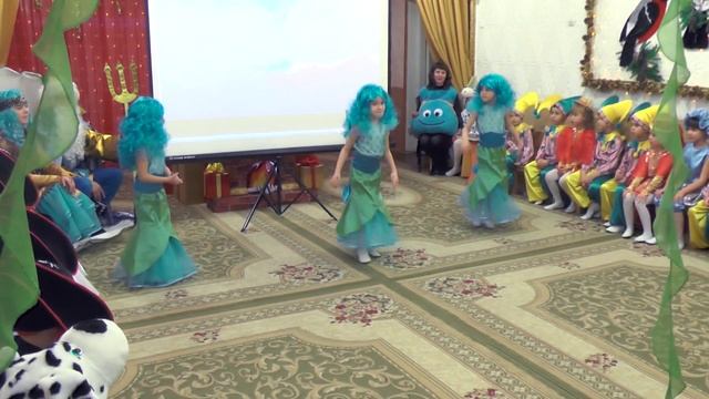 Танец русалок на новогоднем утреннике 2018 в старшей группе Муз рук Максюта Г В смотреть онлайн