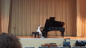 Л.Бетховен "Сонатина Ми-бемоль мажор", С Рахманинов "Пьеса-фантазия соль-минор ", Ф.Мендельсон"Детс