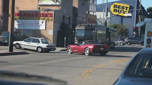 Aston Martin V8 Vantage near crash + LA Car Spotting: DB9, Rapide & Corvettes (HD) смотреть онлайн