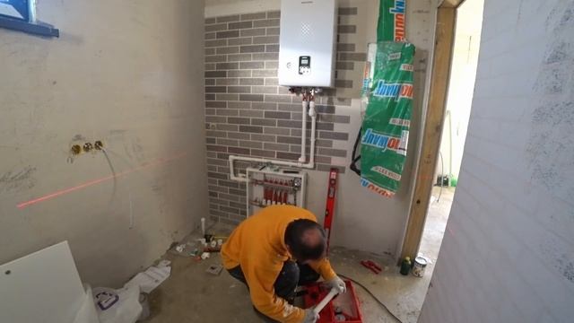 Как я сделал отопление без батарей в каркасном доме из СИП панелей. Установка электрического котла. смотреть онлайн