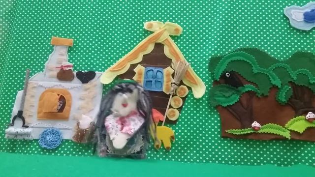 На лесной опушке у сказочной избушки смотреть онлайн