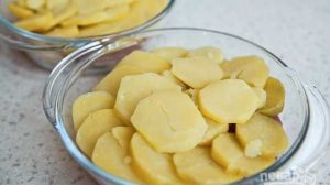 Картошка под шубой в духовке со свининой