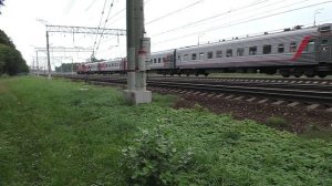 Электровоз ЭП2К-434 (ТЧЭ-10) с пассажирским поездом.