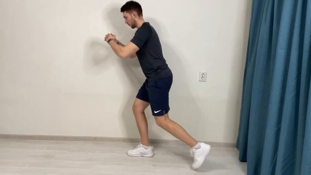 Техника выполнения упражнения - обратные выпады смотреть онлайн