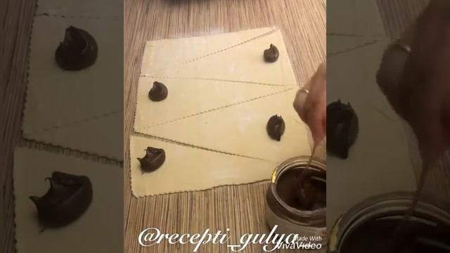 КРУАССАНЫ С ШОКОЛАДНОЙ ПАСТОЙ??? смотреть онлайн