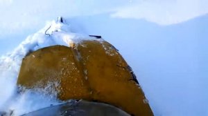 Снегоход буран в глубоком снегу