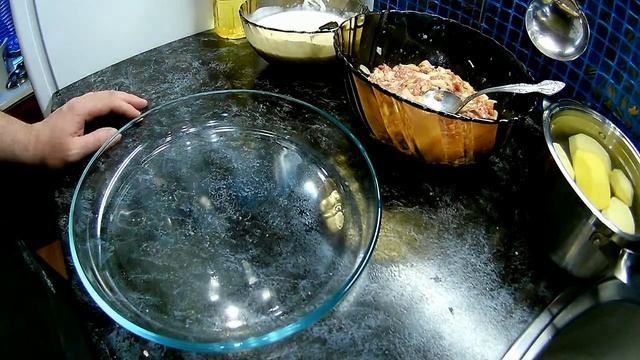 Фрикадельки с картошкой в сметане