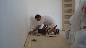 Установка деревянного плинтуса