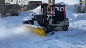 Щётка 250/55 с автономным двигателем для фронтального или вилочного погрузчика