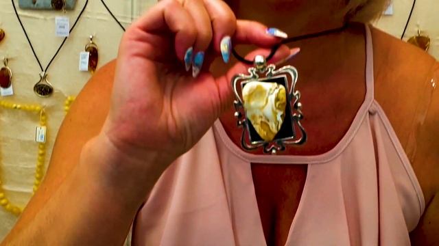 Сувенирная продукция и ювелирные украшения из янтаря. Избранное. смотреть онлайн