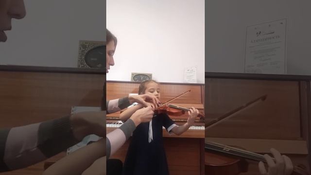 Урок скрипки с Камилой!