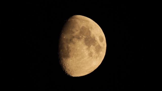 Луна 01 июля 2020 года в 00:10 по МСК (The moon on July 01, 2020 at 00:10 Moscow time) смотреть онлайн