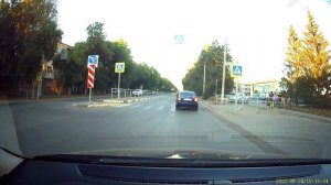 Зачем по переходу, когда можно через забор