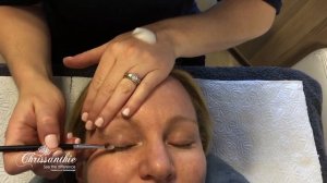 Demonstration on how to prep lashes and brows for Tinting