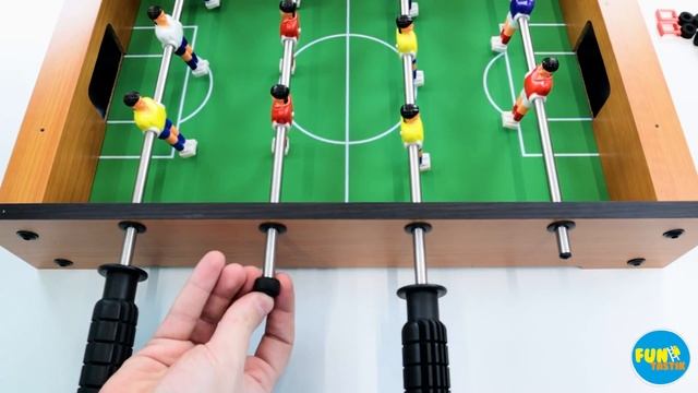 НАСТОЛЬНЫЙ ФУТБОЛ! Насколько хорошо ты владеешь мячом? смотреть онлайн