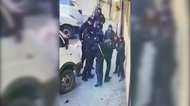 В Махачкале двух полицейских уволили за драку смотреть онлайн
