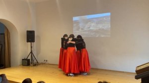 Танец Встанем