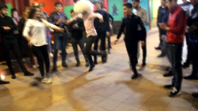 Потому что я влюблен 2021 Девушки и Парни Очень Красиво Танцует Лезгинка 2021 (Чеченская песня) смотреть онлайн