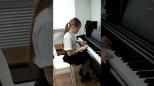 Рамо.Ригодон. Ульяна играет на фортепиано 5 апреля 2021 г.