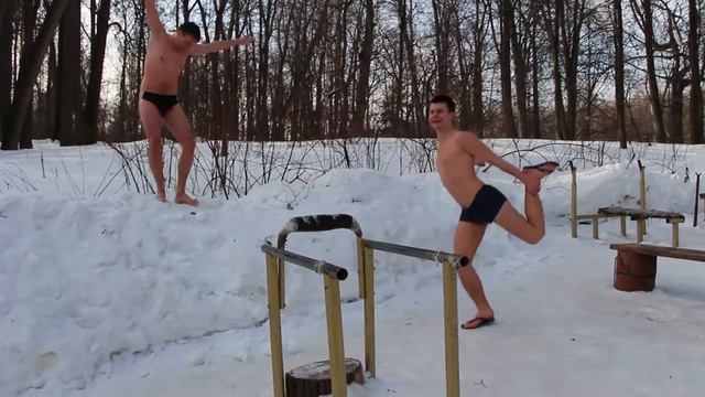 ПРЫЖКИ В ПРОРУБЬ!!! Моржевание и закаливание.