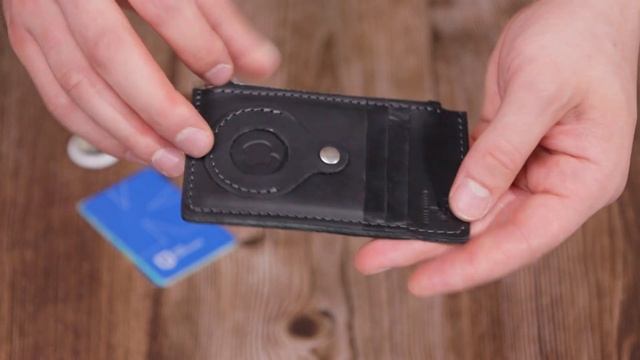 Огляд картхолдера з утримувачем для Apple AirTag з натуральної шкіри GRANDE PELLE 11626 смотреть онлайн