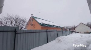 снег с крыши на забор. одно из решений проблемы.