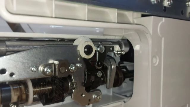 Швейная машина не продвигает ткань? Сделаешь сам, не плати мастеру!!! Все просто смотреть онлайн