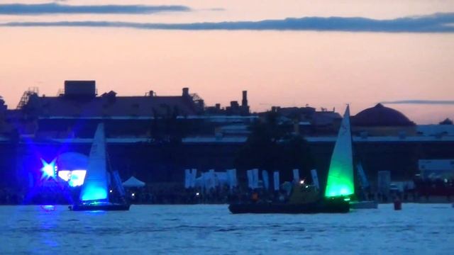 Цветные яхты и фейерверк на Неве 13 07 2019г смотреть онлайн