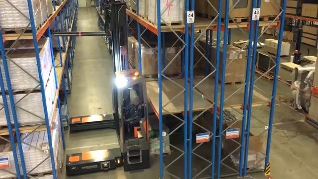 Электропогрузчики с боковой загрузкой - погрузчики для работы в узких проходах складская спецтехник