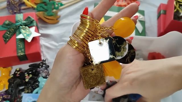 Новогодние игрушки из эпоксидной смолы | Брошки Мишки и брелоки смотреть онлайн