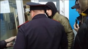 ПОЛИЦИЯ ЗАДЕРЖИВАЕТ КАВКАЗЦЕВ, ЗАХВАТИВШИХ АВТОСАЛОН В ТОЛЬЯТТИ
