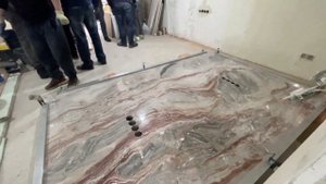 Монтаж слэба мрамора Arabescato orobico rosso