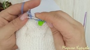 Вязаная шапка с объемными косами. Шапочка для детей. Шапка спицами.