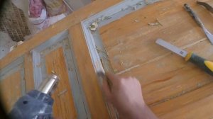 1а.  Продолжаю чистить феном дверь от краски. Также о средствах защиты при работе феном.