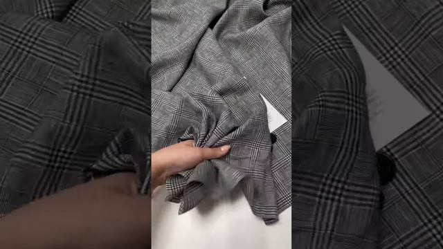 Костюмный лён в стильную клетку в ахроматической гамме  красиваяткань