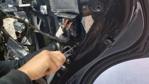 Audi Q5 2011 rear door lock latch actuator replacement