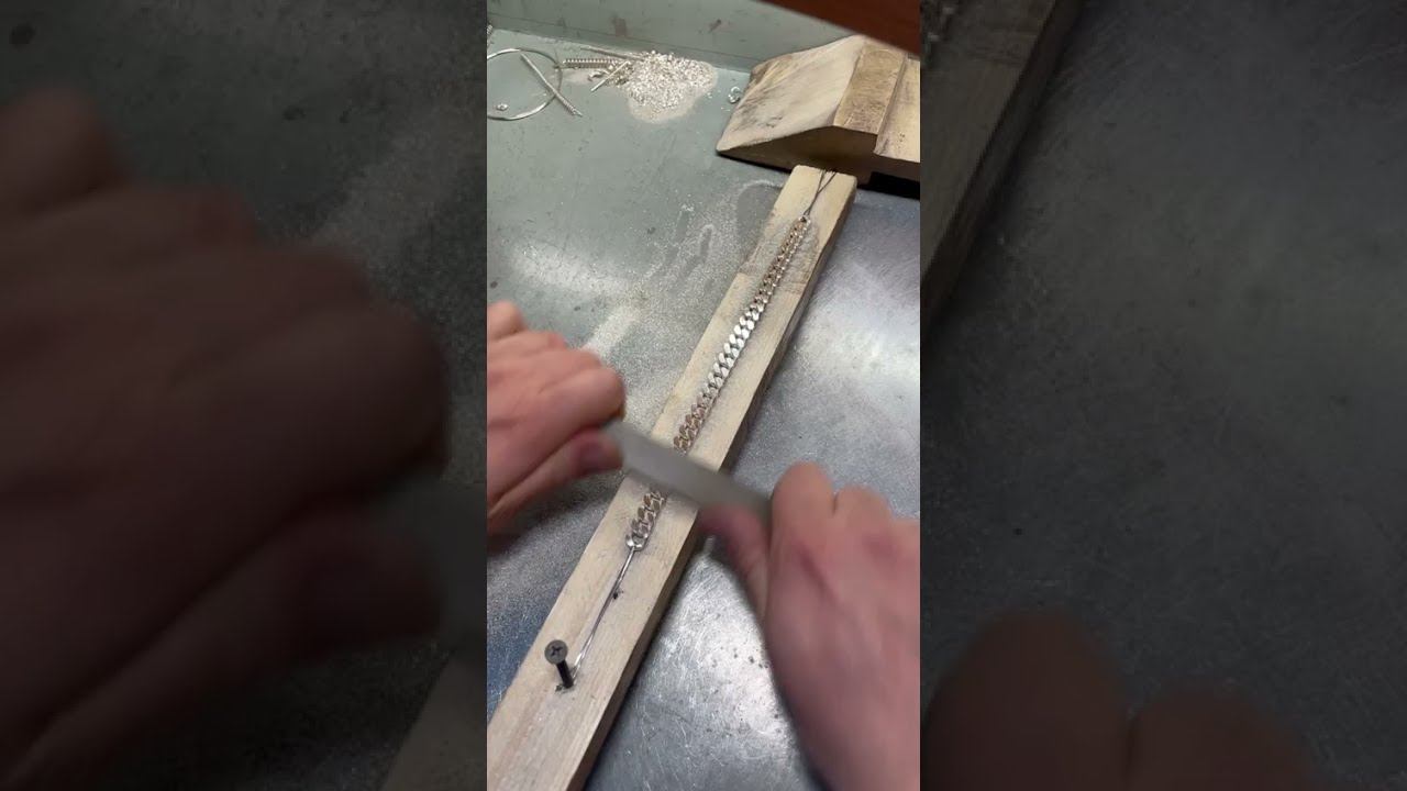 Запиловка золотой цепочки | सोने की चेन बनाना смотреть онлайн