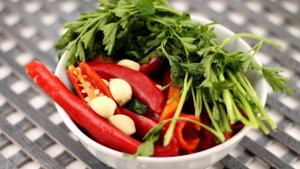 Перец чили, маринованный на зиму с чесноком - очень вкусный рецепт для любителей жгучего перца!