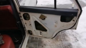 Лайфхак проверки уровня карбюратора К-126 и как поменять ограничитель дверей на Москвиче 412