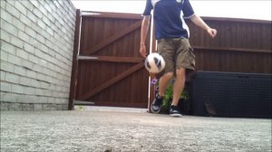 STREET SOCCER SKILLS AND FLICKS | THE KNEE AKKA