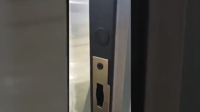 Дверь решетка с роликовой защелкой смотреть онлайн