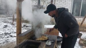 Как пожарить КАРТОШКУ и РЫБУ в крышке от КАЗАНА