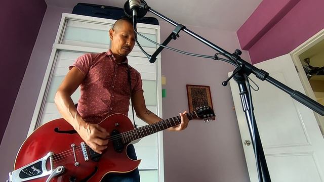 Black Cat Pedals Super Fuzz & 1996 Gibson ES-135 w Lindy Fralin Hum-cancelling noiseless P90 p/ups. смотреть онлайн