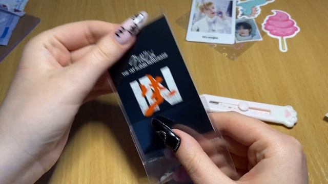 ?Распаковка карт Stray kids? смотреть онлайн